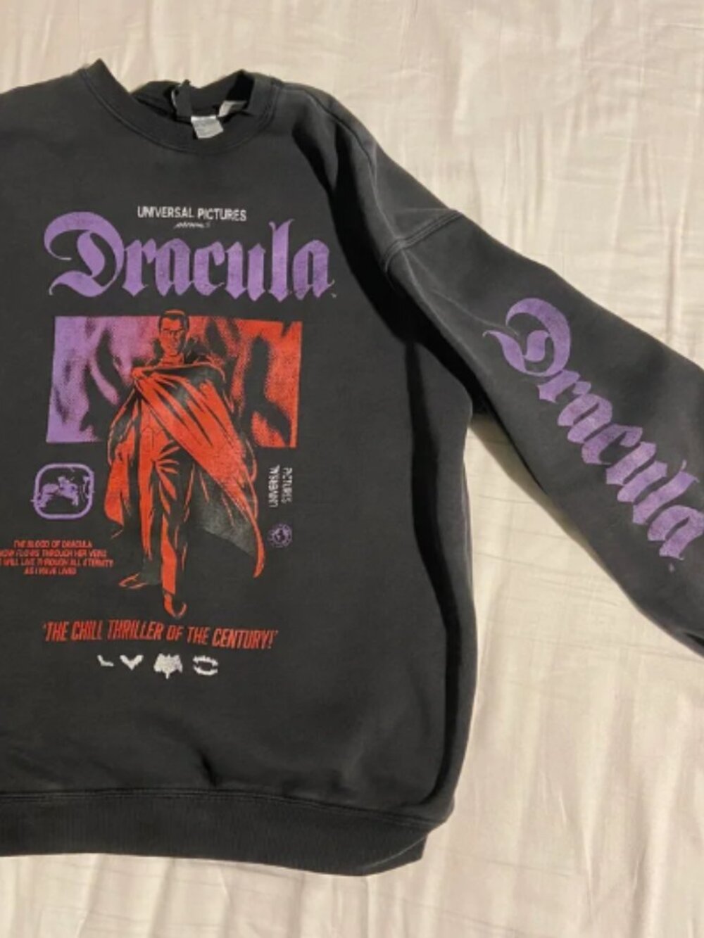 H&M Divided Dracula Pullover Sweatshirt Crew Neck Distressed Women’s Medium